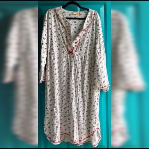 Holly pattern long nightgown